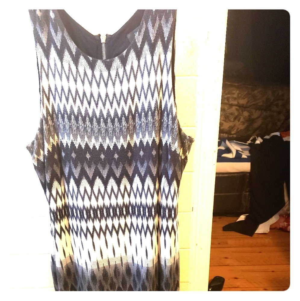 Geometric sleeveless dress